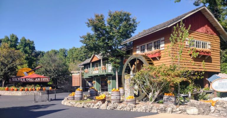This Missouri Amusement Park Feels Like An Ozark Vacation All By Itself