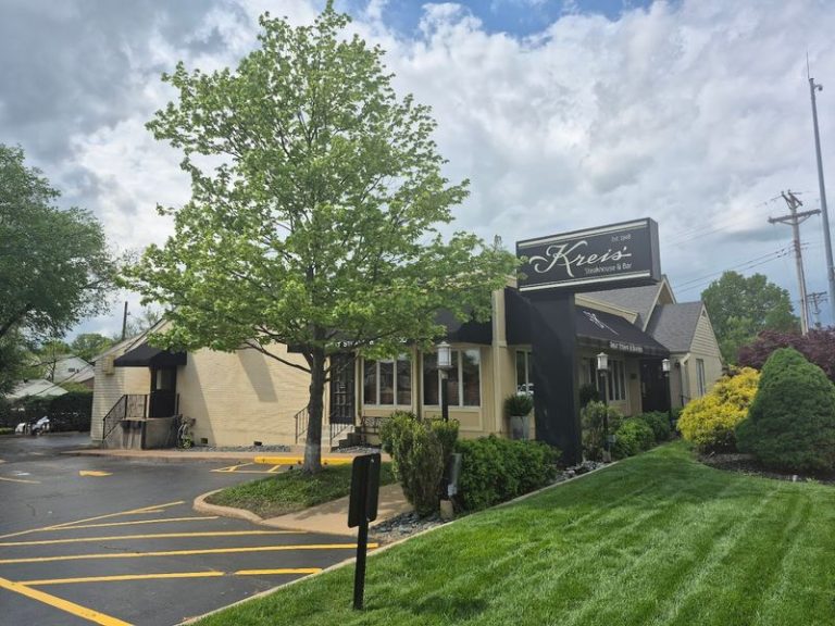 This Missouri Institution Has Been Serving Its Famous Prime Rib Since 1948