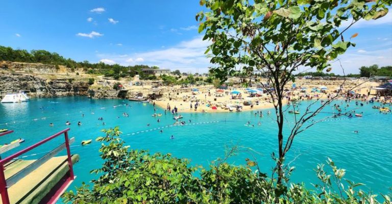 This Missouri Quarry Was Turned Into A Crystal-Blue Summer Waterpark