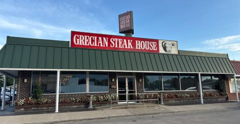 This Missouri Restaurant Has A Salad Bar Everyone Talks About