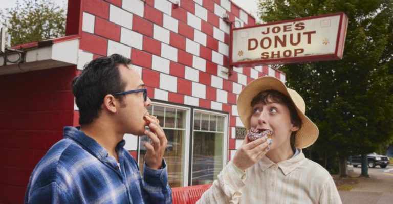 This Modest Oregon Donut Shop Serves Maple Bars People Can’t Resist