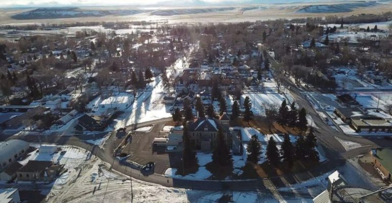 This Montana Mountain Town Is So Quiet, Even Locals Go There To Recharge