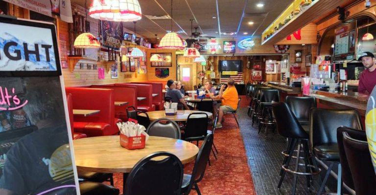 This Nebraska Seafood Buffet Serves Crab The Way Small-Town Locals Say Reminds Them Of The Coast