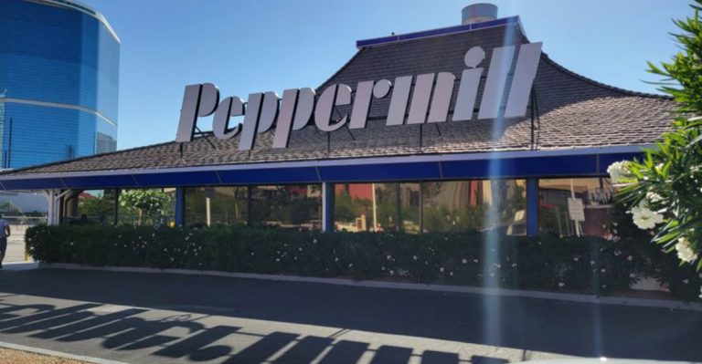 This Nevada Lakeside Grill Serves Crab Cakes Locals Say Could Rival Maryland’s Finest