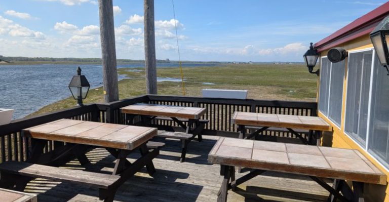 This New Hampshire Harbor Restaurant Serves An All-You-Can-Eat Seafood Feast Locals Swear By
