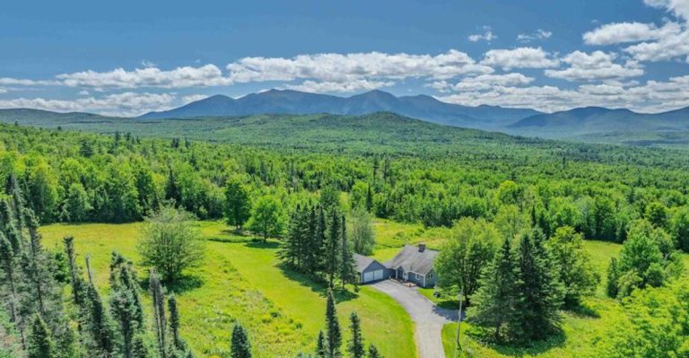 This New Hampshire Mountain Town Is So Quiet, Even Locals Go There To Recharge