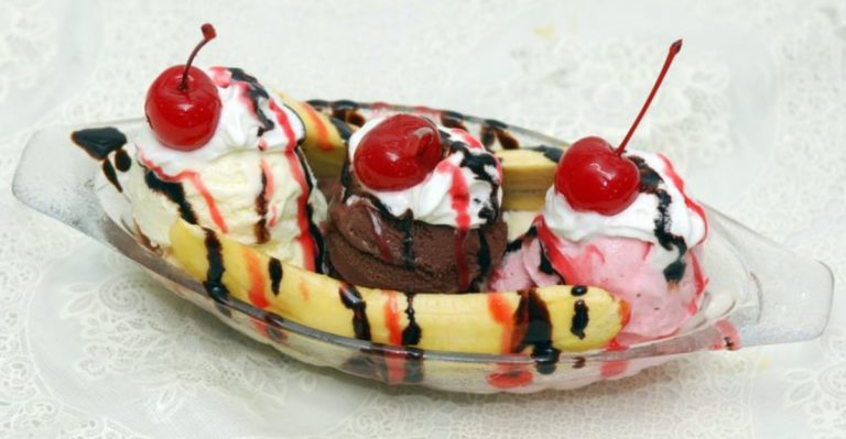 This New Jersey Boardwalk Ice Cream Stand Refuses To Close For The Off Season And Locals Applaud It