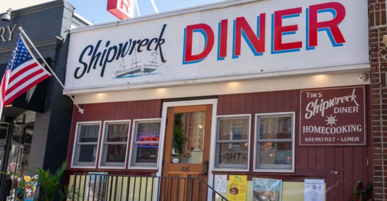 This New York Harbor Diner’s Fried Fish Is So Iconic, Locals Know Fall Has Arrived