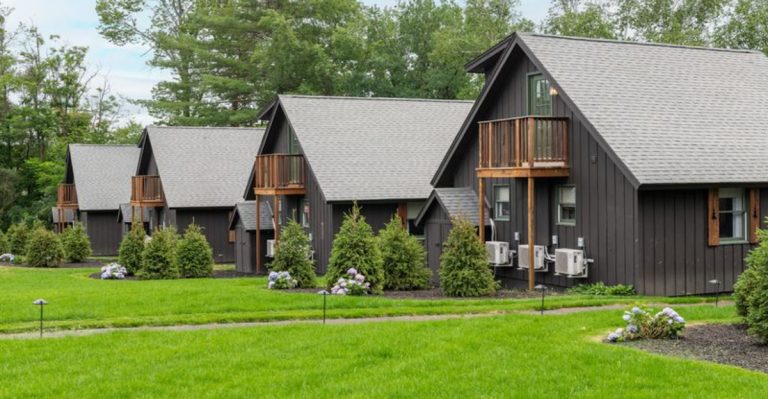 This New York Lakeside Resort Is A Hidden Summer Gem
