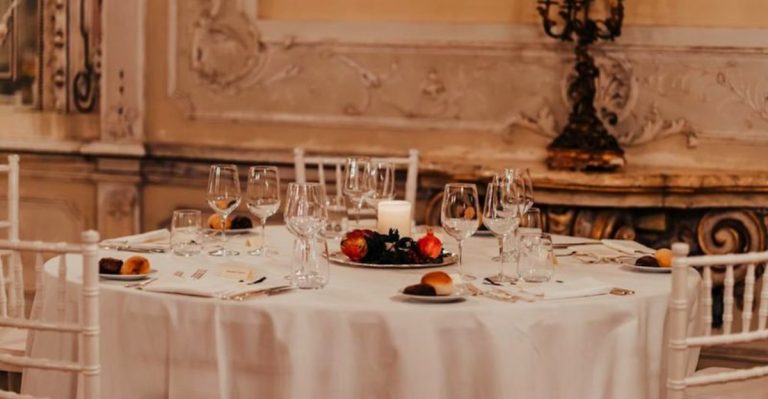 This New York Restaurant Is So Iconic, Reservations Disappear The Moment They Open