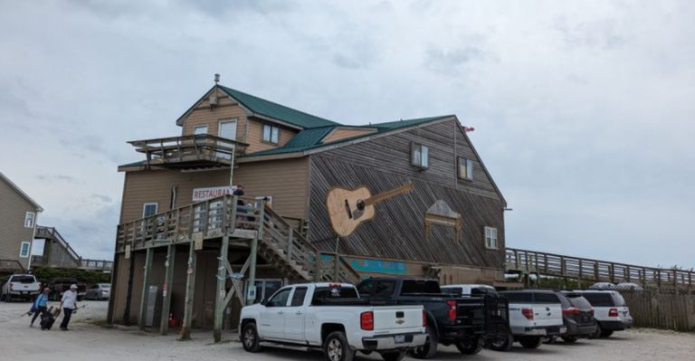 This North Carolina Pier Shack Serves Fried Shrimp Locals Say Tops Anything On The Outer Banks