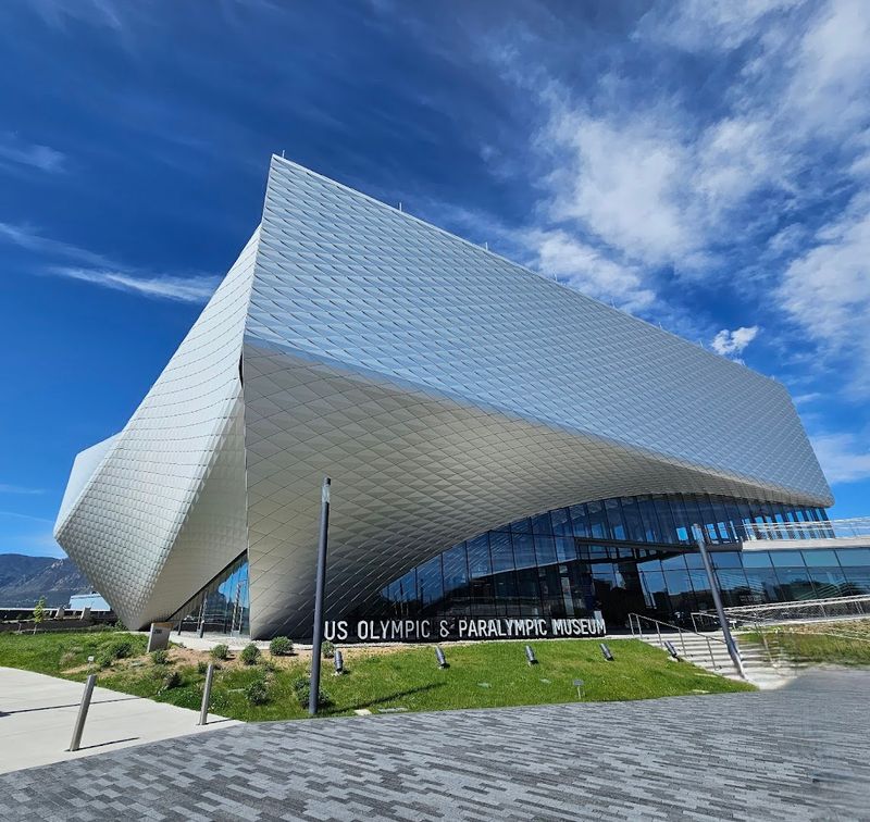 A Building That Tells the Story Before You Even Walk In