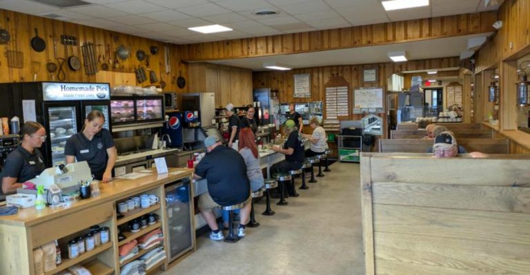 This Ohio Amish Restaurant Has Been Building Its Legendary Status Since 1938