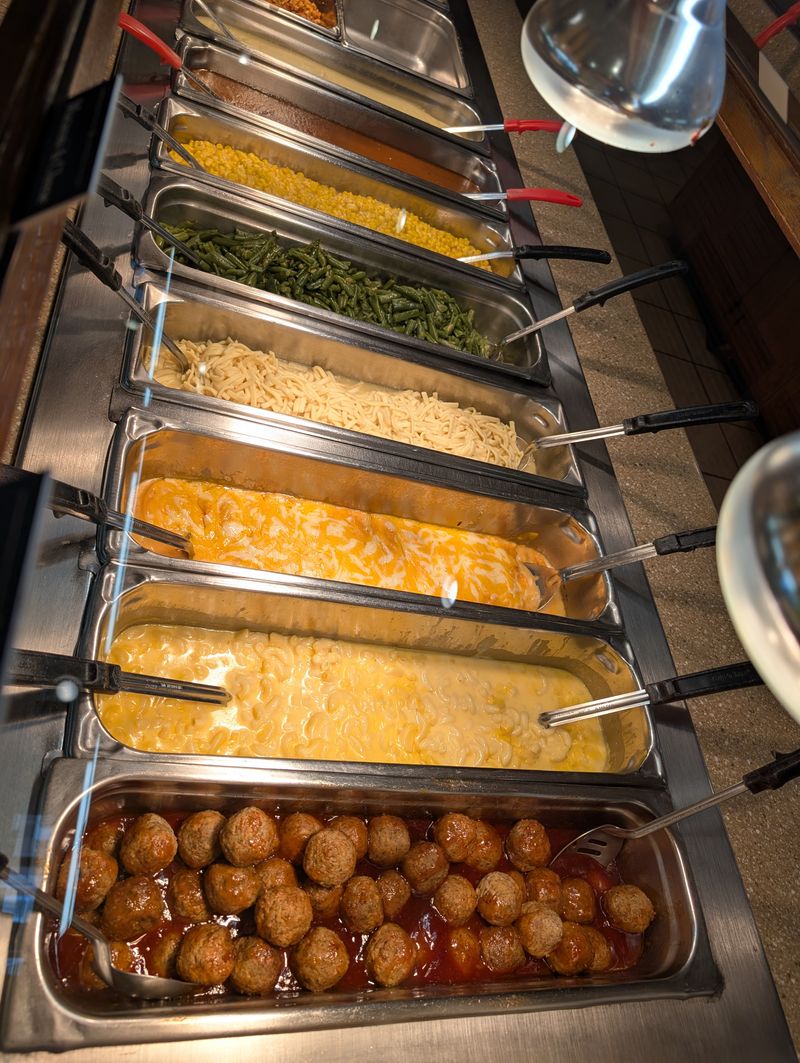 The Breakfast Buffet That Draws Crowds Before Dawn