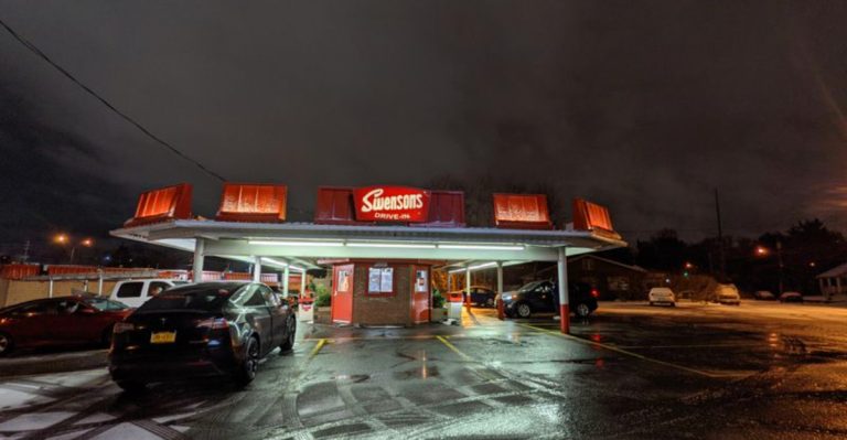 This Ohio Drive-In Still Draws Crowds Long Into The Night