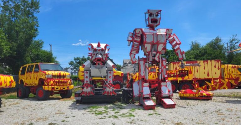 This Ohio Junkyard Playground Is Packed With Giant Robots And Surreal Trucks That Truly Amaze