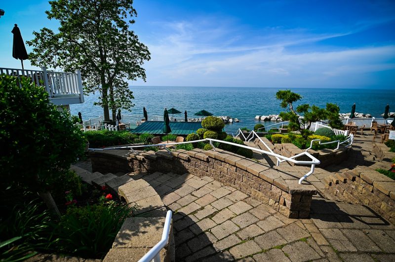 A Lakefront Setting That Earns Every Star