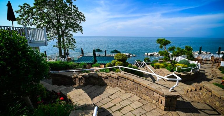 This Ohio Lakefront Restaurant Makes Dinner Feel Like A Beach Day Bonus