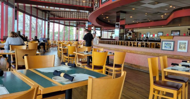 This Ohio Restaurant By The River Is Worth Planning A Weekend Around