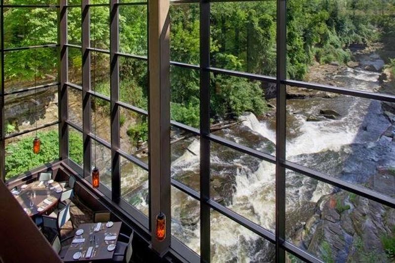 A Riverside Retreat in Cuyahoga Falls