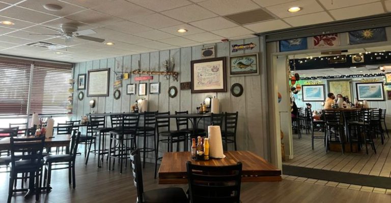 This Ohio Restaurant’s Grouper Sandwich Is Unforgettable