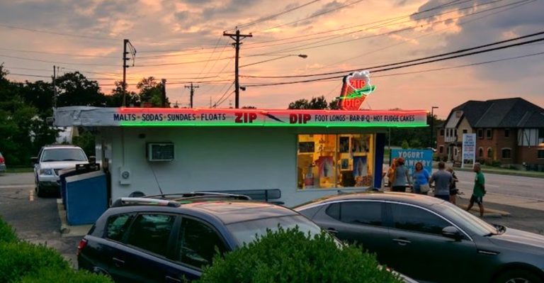 This Ohio Soft-Serve Window Feels Like A Classic Summer Tradition