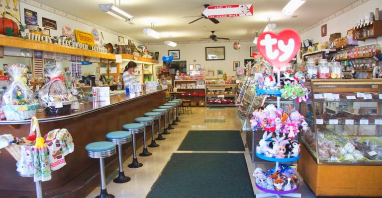 This Old-Fashioned Candy Store In Ohio Feels Like A Sweet Trip Back In Time