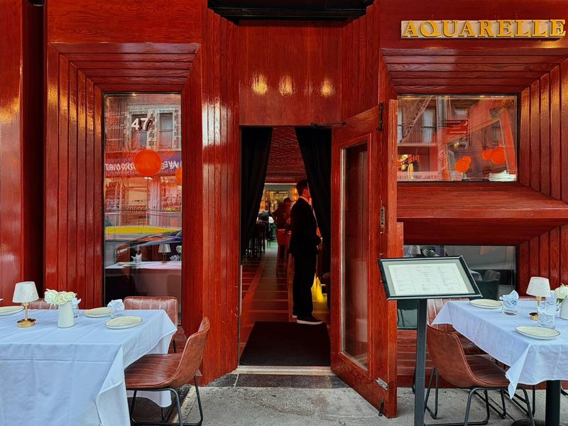 The Underwater Ambiance That Stops You In Your Tracks