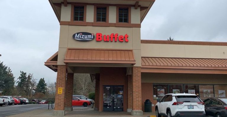 This Oregon All-You-Can-Eat Buffet Is So Popular, People Line Up Early