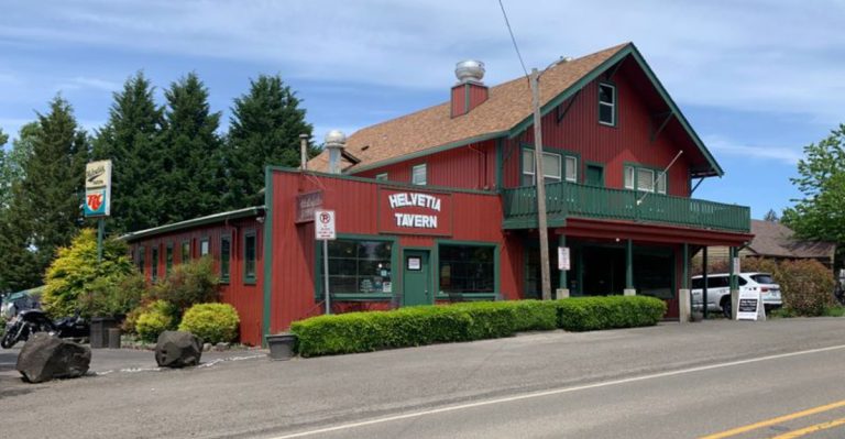 This Oregon Burger Spot Is So Beloved, Locals Swear The Wait Is Worth It
