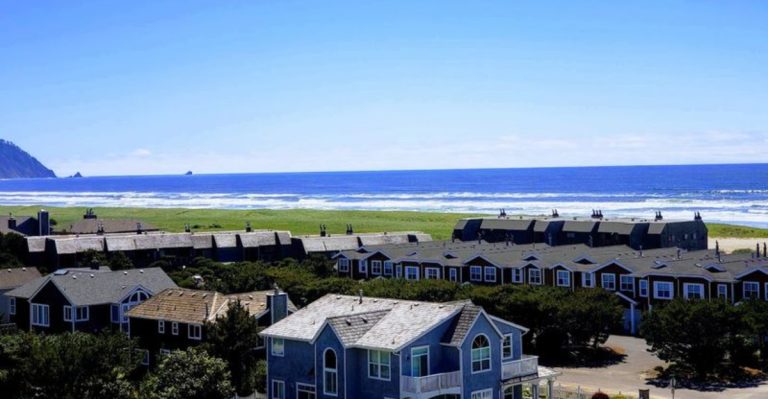 This Oregon Coastal Town Feels Like A Secret Summer Paradise