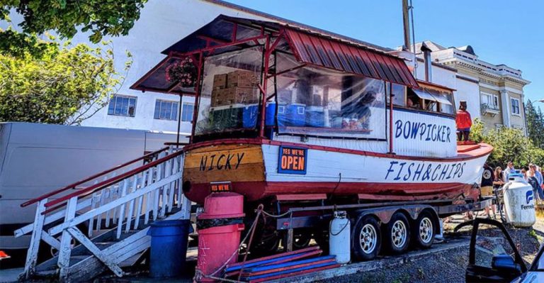 This Oregon Diner Serves Fried Fish Locals Call The Coast’s Best-Kept Secret
