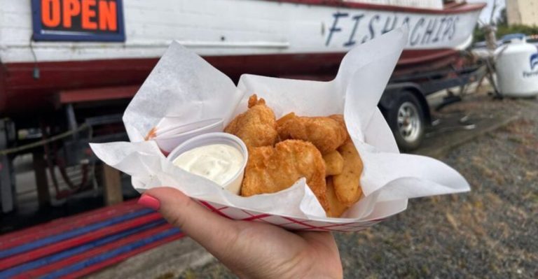 This Oregon Diner Serves Fried Fish So Perfect, It’s A Pacific Northwest Friday Tradition