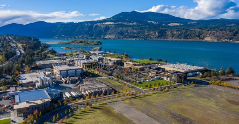 This Oregon Spot Turns The Riverfront Into A Beach Party