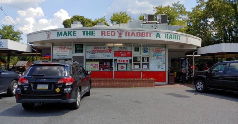 This Pennsylvania Burger Joint Is So Good, Regulars Say Its Double Cheeseburgers Are Worth Every Detour