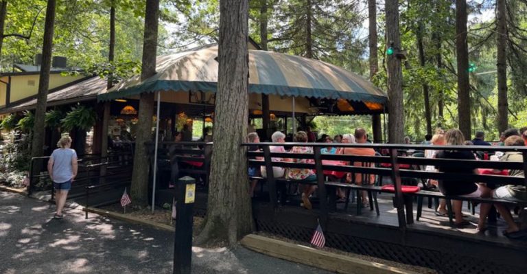 This Pennsylvania Ice Cream Shop Is A Sweet Summer Tradition Worth The Trip