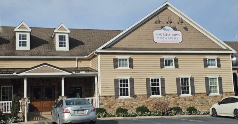 This Pennsylvania Ice Cream Shop Makes Out-Of-This-World Delicious Sandwiches Worth Trying This May