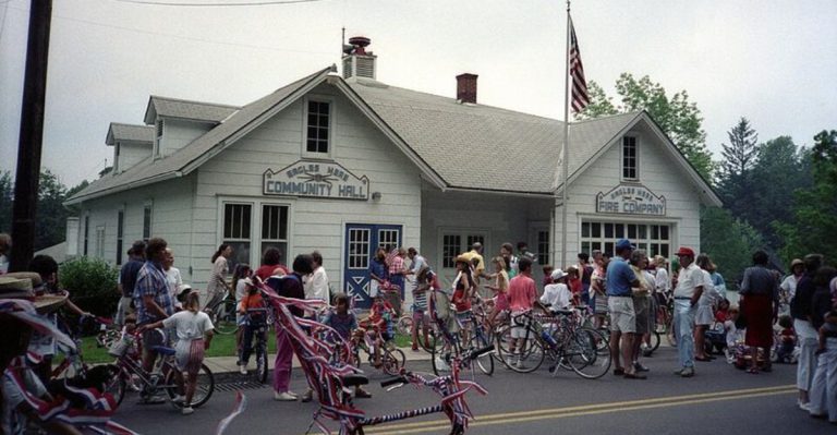 This Pennsylvania Lakeside Town Feels Like Stepping Into A 1950s Getaway You Won’t Want To Leave
