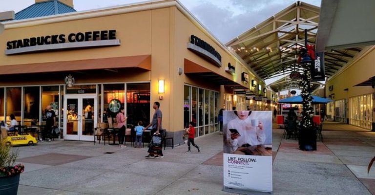 This Pennsylvania Outlet Mall Is Packed With Deals That Keep Shoppers Filling Their Carts