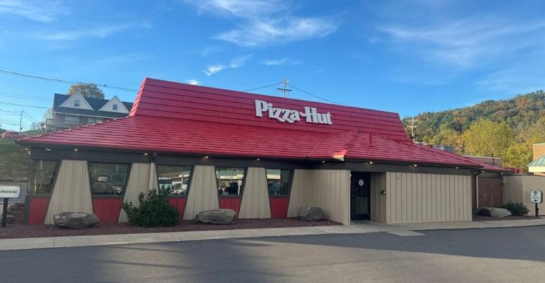 This Pennsylvania Pizza Hut Classic Is The Last Of Its Kind And Still Delivers Nostalgia
