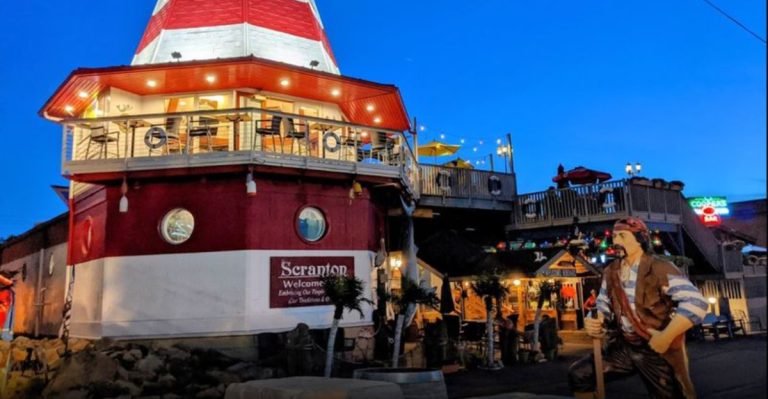 This Pennsylvania Restaurant Inside A Pirate Ship Is A Seafood Experience You’re Missing Out On
