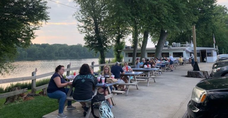 This Pennsylvania Roadside Drive-In Has Been Famous For Its Shrimp Dinner For Decades