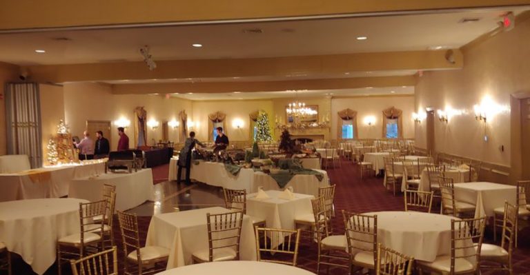 This Pennsylvania Spot Is The Kind Of Easygoing Dinner Place You’ll Keep Coming Back To