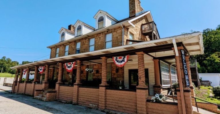 This Pennsylvania Stone House Restaurant Offers A Perfect Remote Dining Getaway
