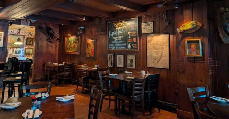 This Pennsylvania Tavern Blends Rich History With Its Beloved Fried Chicken