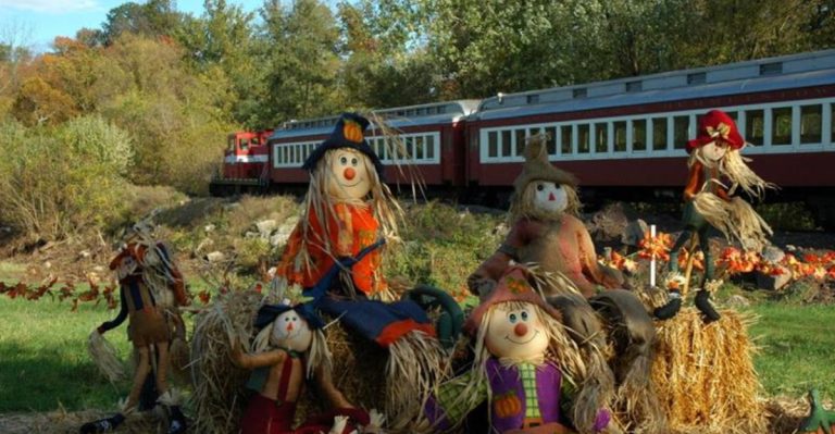 This Pennsylvania Train Ride Offers Scenic Views And A Five-Course Mystery Meal