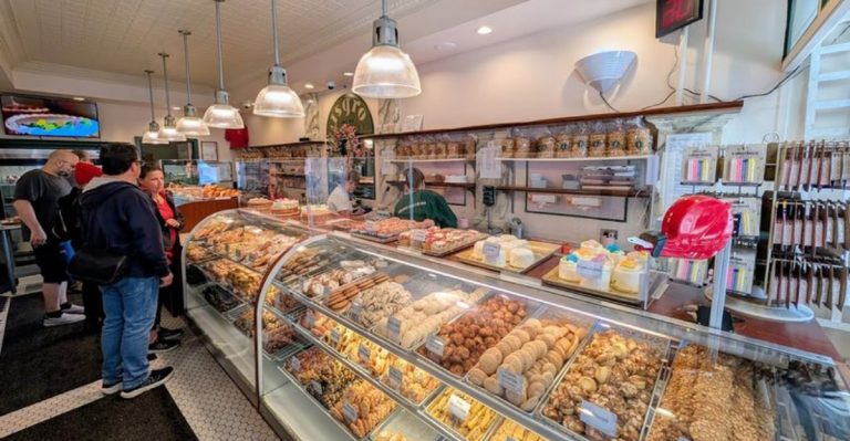 This Philadelphia, Pennsylvania Bakery’s Cannoli Have Become A Beloved Local Favorite
