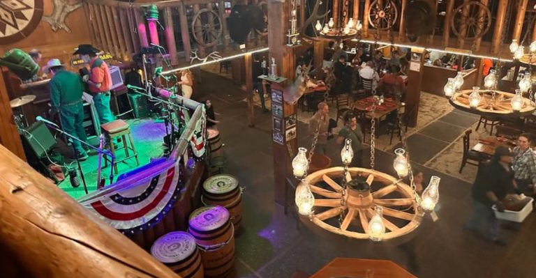 This Place Is Arizona’s Most Entertaining Dinner Spot