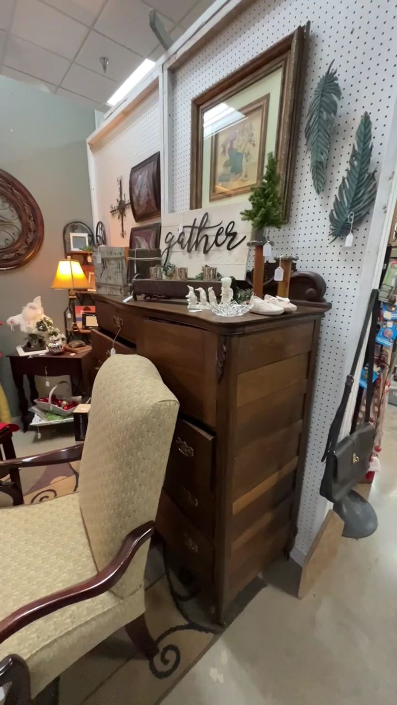This Place Turns Fall Shopping Into A Hunt