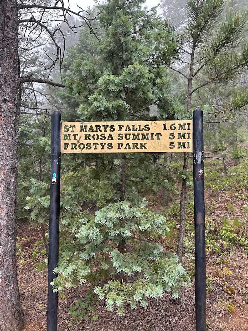 The Trailhead That Sets the Tone Immediately